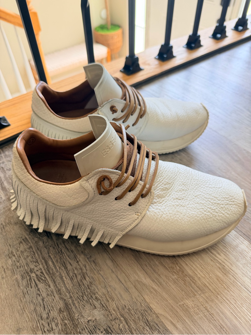 Esseutesse Leather Fringe Sneaker - White